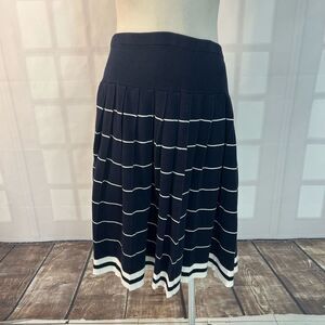 Talbots a-line navy knit white striped Full Skirt Size Large